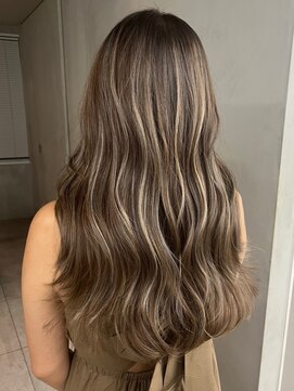 ヨロ 上野(YOLO) ハイライトカラーミルクティーベージュブリーチレイヤーカット