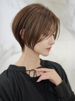 ソワネ 表参道(soigne)&nbsp;上品な大人の毛流れハンサムショートボブアッシュグレージュ30代