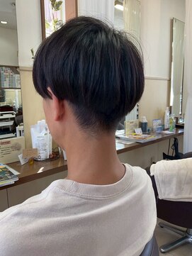 コアフィールフィス(COIFFURE fils) 黒髪マッシュ 刈り上げショートヘア