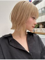 トルネード(TORNADO)&nbsp;海外レイヤーミニボブ 切りっぱなし ハイトーンベージュ t119