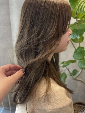 オリーブベージュ