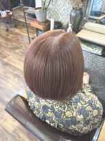 マロウズ(Marrows)&nbsp;ボブ×ハイトーンのピンクベージュで白髪ぼかし