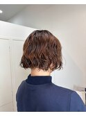 ナチュラルショートゆるウェーブ切りっぱなしボブ