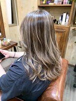 ジョージ(Jo-Ji)&nbsp;コントラストハイライト　ラフウェーブ　ゆるウェーブ 30代40代