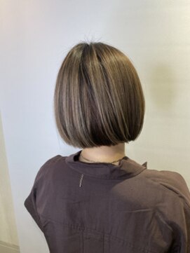 ナフィ バイ エイム 町田店(Nafie by eim) 大人可愛いボブショート×ハイライトカラー【町田/髪質改善】