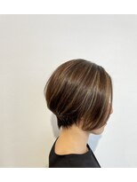 トナリ(tonari)&nbsp;大人前下がりショートスタイル