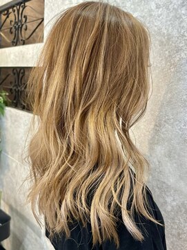 ラビス(Lovis) ハッシュカット/フルバング/似合わせカット/レッドブラウン