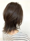 20代30代前下がりショートツヤ感ミディアムウルフレイヤーカット
