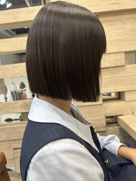 テテ(TETE) 切りっぱなしボブ/縮毛矯正
