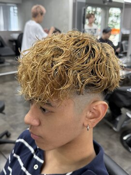 ニコ トウキョウ ロジック(nico TOKYO Logic) スペインカール/スキンフェード/フェードカット/メンズ