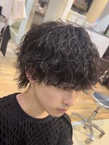 フィフス トウキョウ (fifth TOKYO) 渋谷波巻きパーマメンズセンターパートウルフマッシュカット