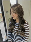 オリーブグレージュ