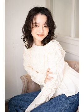 マグノリア オモテサンドウ(MAGNOLiA Omotesando) 大きめスパイラルでカジュアルガーリーヘア・・・HINATA