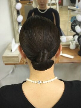 ヘアアンドメイク ゼン ヨコハマ(Hair&Make ZEN YOKOHAMA) シンプルなタイトシニョン
