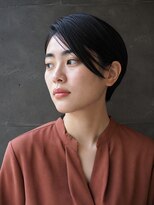 ビープ(beep)&nbsp;斜めに流れる前髪のタイトな暗髪ショート