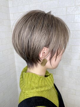 アルマヘア(Alma hair) ハイトーングレージュ☆丸みショート