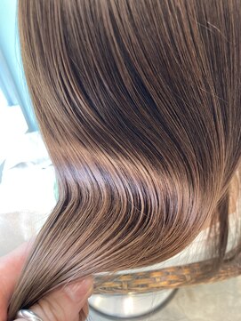 クーラ(Cura) 美髪には艶感が必要不可欠