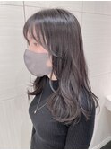 サイドバングで小顔見せ大人かわいい重めロング