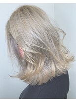 アヴァンス アリオ鳳店(AVANCE)&nbsp;ホワイトブロンド×切りっぱなし×ハイトーン