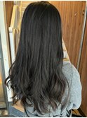 カーキブラック×透明感