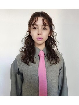 シス(sisu) ウェーブヘア