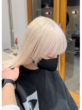 スタン 渋谷(Stam) ホワイトブロンドハイトーン切りっぱなしミディアムケアブリーチ