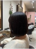 丸みのある前下がりボブ