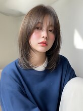 ミディアム 顔周りレイヤー ハッシュカット 透明感 20代30代