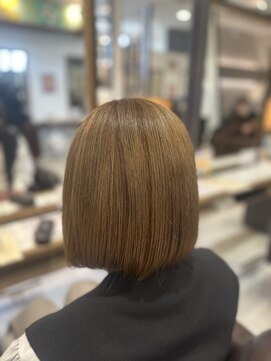 アース オーセンティック アクロスプラザ 与次郎店(EARTH Authentic) 切りっぱなしボブ