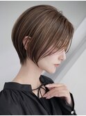 ショートカットくびれショート前下がりボブベージュカラー40代