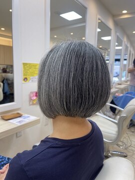ユニティ 戸塚店 コンパクトボブで魅せる大人のグレイヘア☆【戸塚/ボブ】