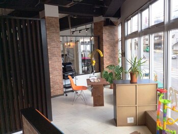 グランツ(glanz)の写真/“ほっ”と和む空間で、髪のお悩みやご要望を伝えやすい！初めての方も緊張せずに、気楽に来店して下さい♪