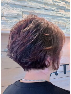 ナチュラル(NATURAL) 艶めくピンクベージュの大人ナチュラルショートボブ