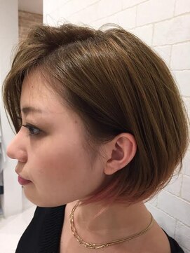 ラウァーレ アクアステラ 前下がりボブスタイル