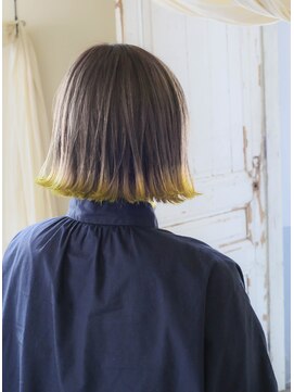 ホワイトルーム(White Room) イエローの裾カラー