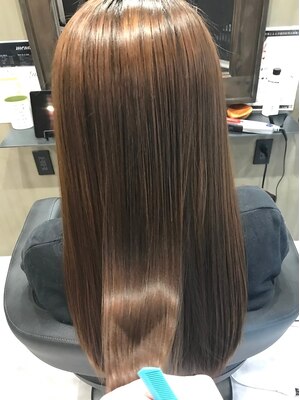 《ハイダメージ毛もバージンヘアのような手触りへ》艶を求める方におすすめの【Xトリートメント】