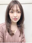 ミルクティーブラウンのミストバングくびれロング