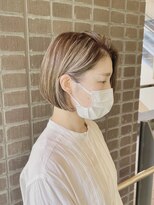 ステアケース 武蔵小杉店(stair:case) 前下がりボブ白髪活かしハイライトカラー 20代30代40代髪型