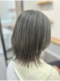 オリーブグレージュ