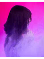 アンアタッシュ(UNE ATTACHE)&nbsp;奥行き×透明感ブルージュ、角度で変わる神秘的な輝き