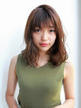 ルティア(Lutia) 斜めバング グラマラスカール アッシュベージュ★★