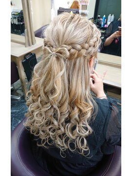 エヌエービー 池袋店(N.A.B.) ハーフアップ