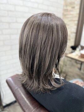 アトリエナガノ(atelier nagano) ニュアンスカラー/センターパート/ツヤ髪スタイル/ブルージュ