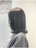 透明感あるグレージュ