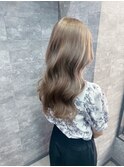 グレーベージュ