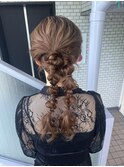ツイン編みおろし　ツインポニー　お呼ばれヘア　個性派