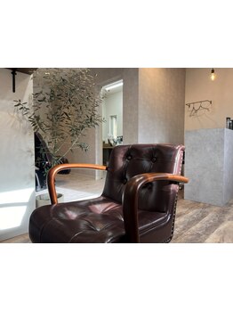 【女性スタイリスト1人の完全プライベートサロン】落ち着いた空間で人目を気にせずお過ごし頂けます♪