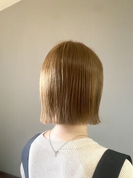 ココカラヘアー ニコ(cococara hair nico) 切りっぱなしボブ/ブリーチなし/ハイトーン/ベージュ/透明感