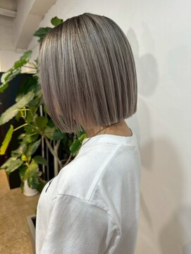 メリー オオサカ(Merly Osaka) white gray bob