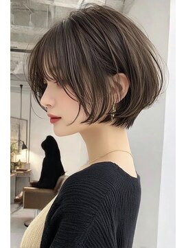 リアン アオヤマ(Liun Aoyama) 丸みショートボブ/白髪ぼかし